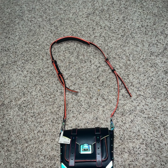Purse Michael kors . Used twice is like new - Picture 3 of 5